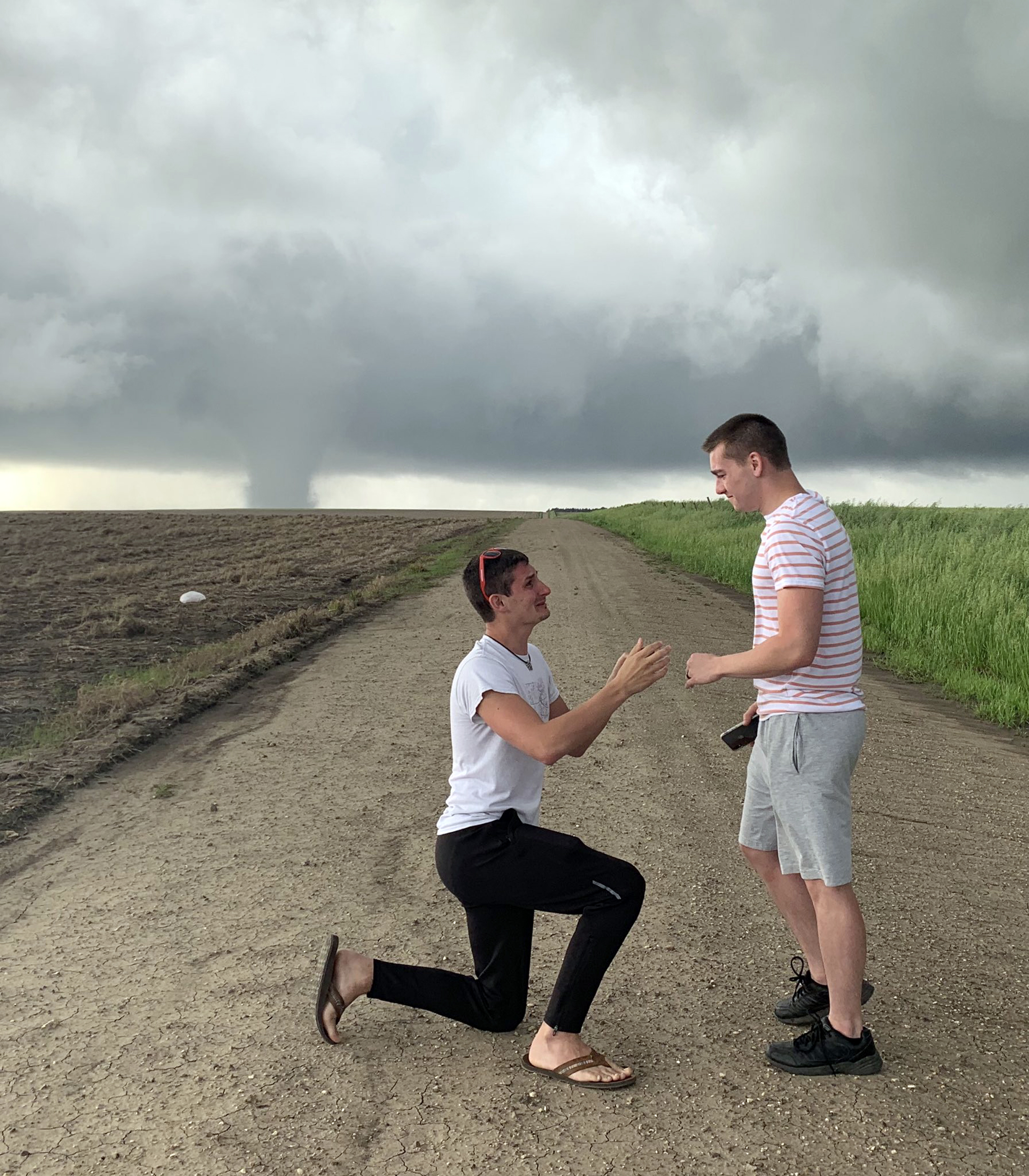 Detail Wedding Pic With Tornado In Background Nomer 21