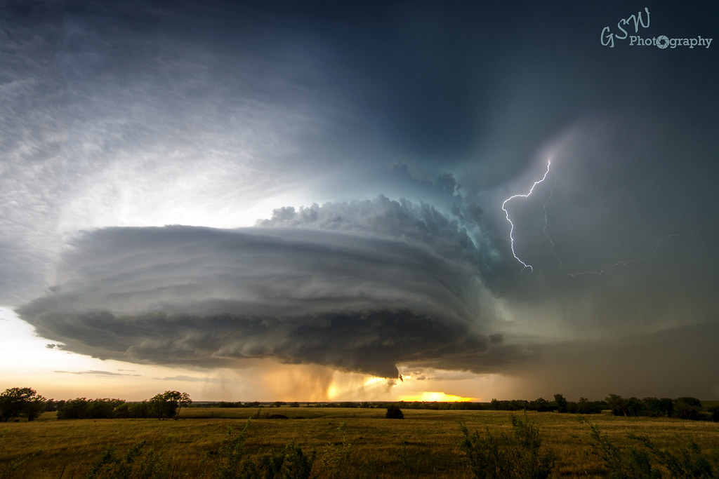 Detail Wedding Pic With Tornado In Background Nomer 28