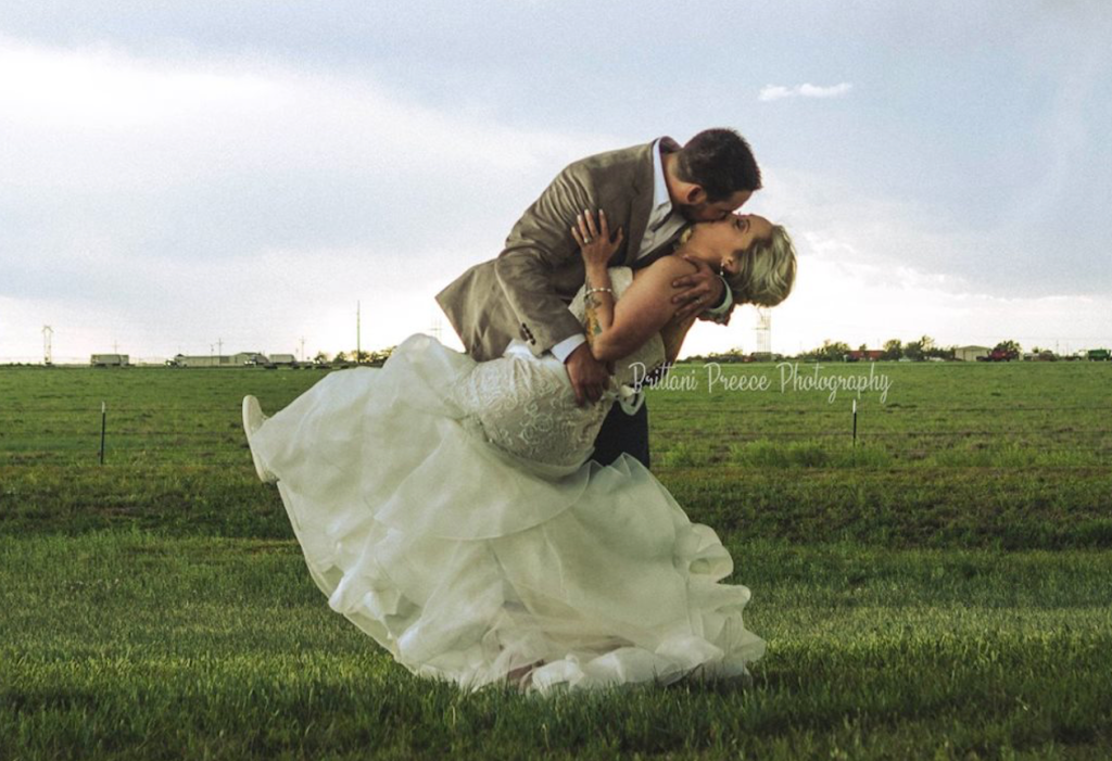 Detail Wedding Pic With Tornado In Background Nomer 33