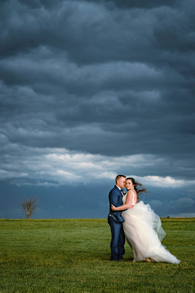 Detail Wedding Pic With Tornado In Background Nomer 37