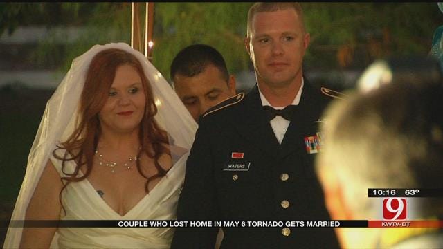 Detail Wedding Pic With Tornado In Background Nomer 44