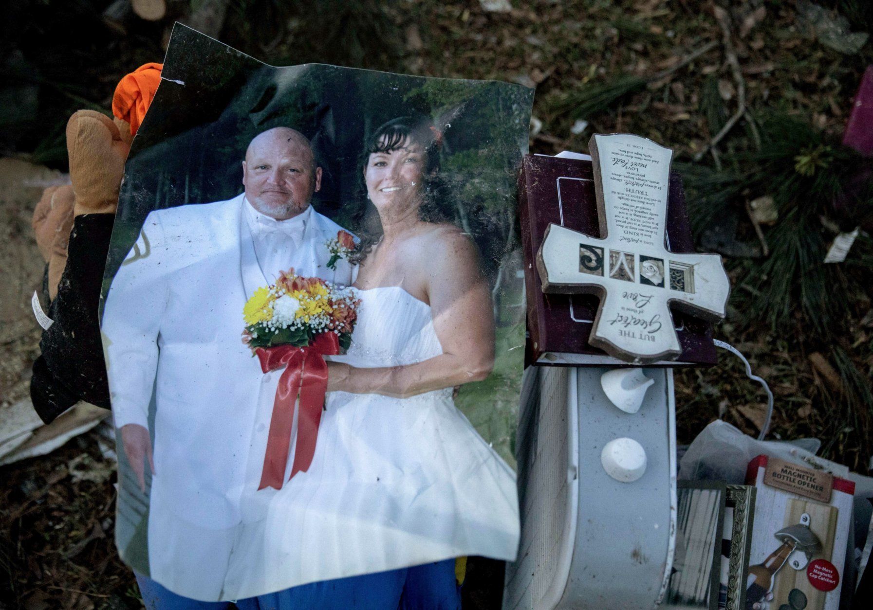 Detail Wedding Pic With Tornado In Background Nomer 46