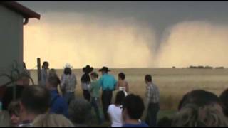 Detail Wedding Pic With Tornado In Background Nomer 7