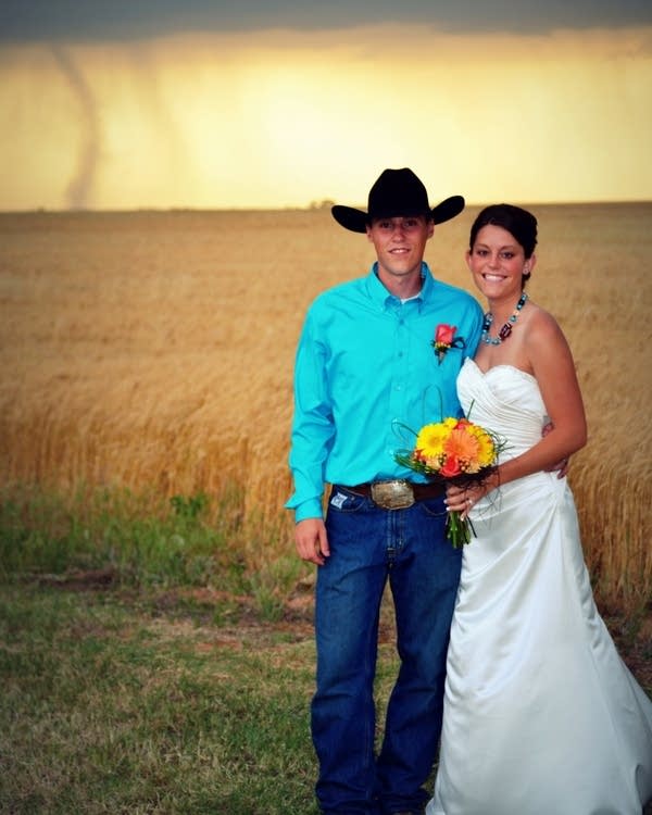 Detail Wedding Pic With Tornado In Background Nomer 8