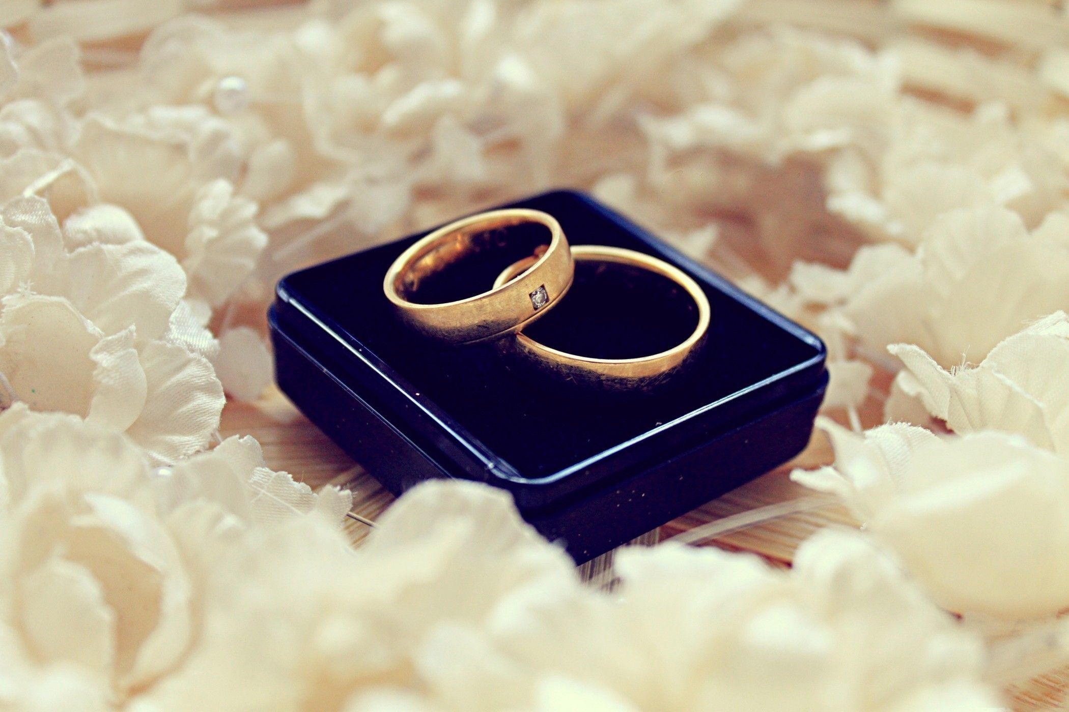 Detail Wedding Ring Background Nomer 27