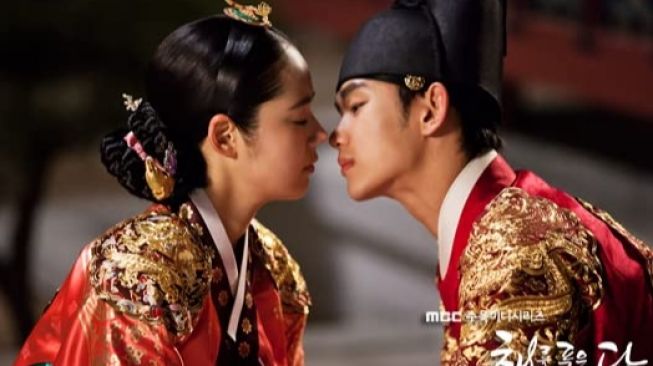 Detail Sinopsis Drama Korea The Moon That Embraces The Sun Nomer 15