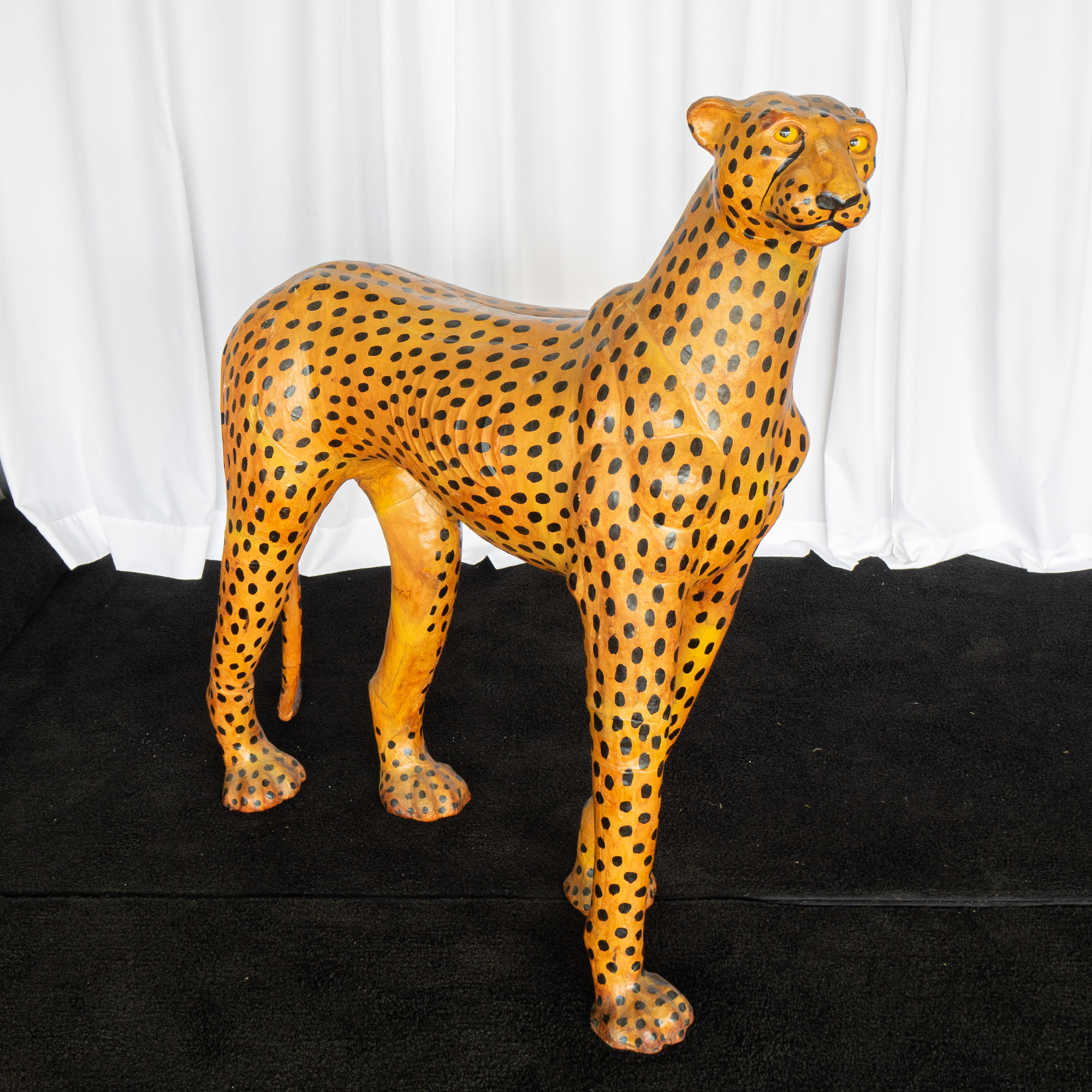 Detail Sitting Cheetah Statue Nomer 51