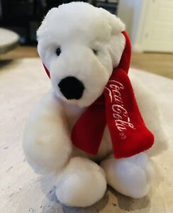 Detail Sitting Polar Bear With Scarf Nomer 28