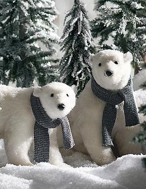 Detail Sitting Polar Bear With Scarf Nomer 7