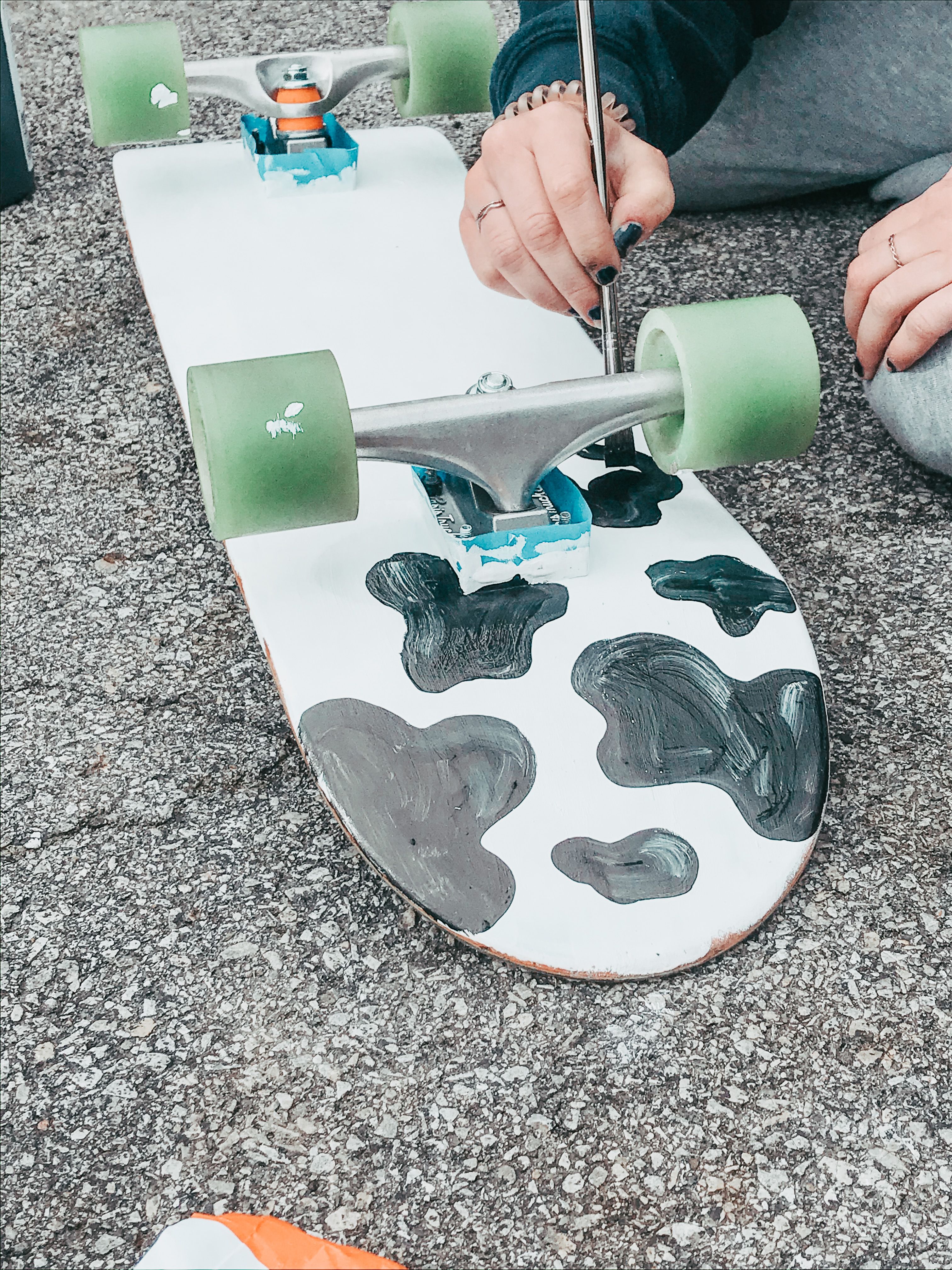Detail Skateboard Cow Print Nomer 18