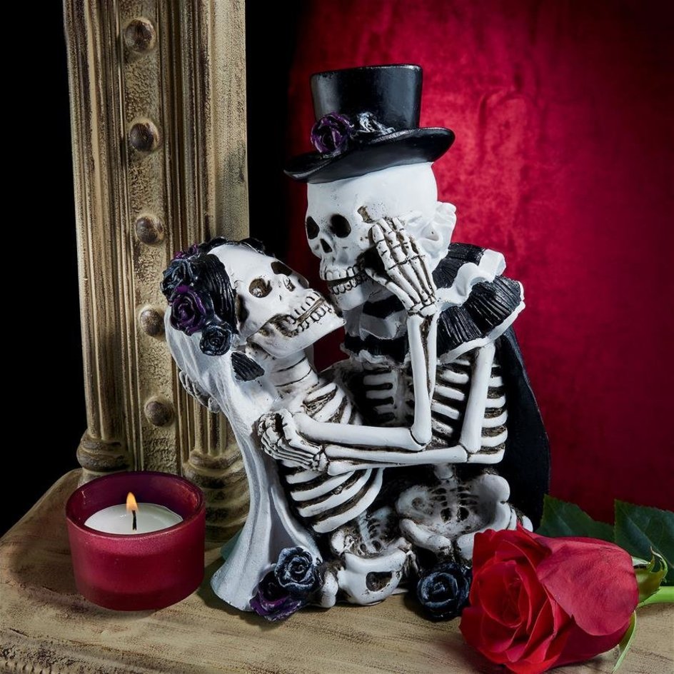 Detail Skeleton Bride And Groom Statue Nomer 29