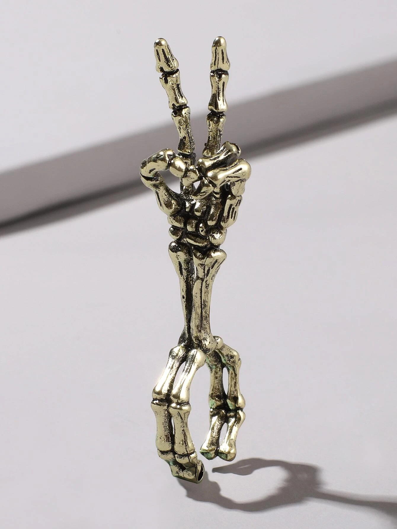 Detail Skeleton Hand Roach Clip Nomer 41