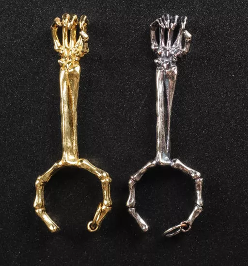 Detail Skeleton Hand Roach Clip Nomer 45