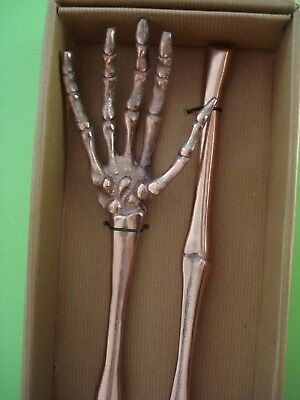 Detail Skeleton Hands Salad Servers Nomer 45