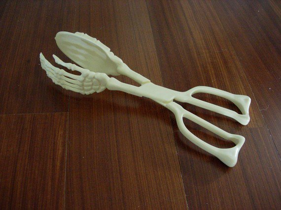 Detail Skeleton Hands Salad Servers Nomer 57