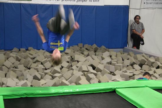 Detail Weightless Trampoline Park Nomer 55