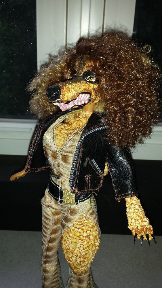 Detail Werewolf Barbie Doll Nomer 6