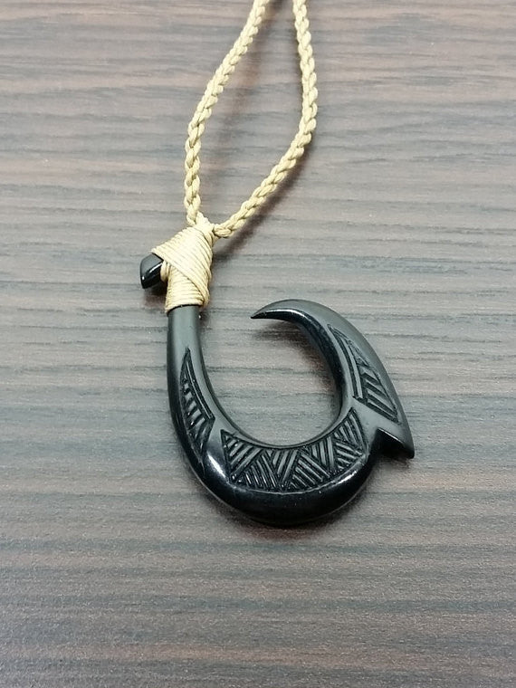 Detail Whale Bone Hook Necklace Nomer 17