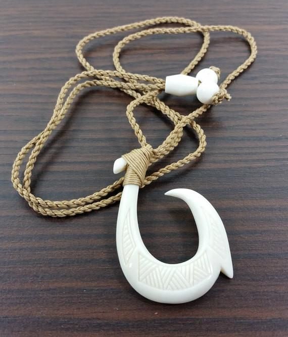 Detail Whale Bone Hook Necklace Nomer 25