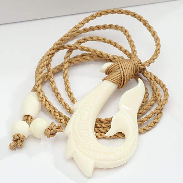 Detail Whale Bone Hook Necklace Nomer 5