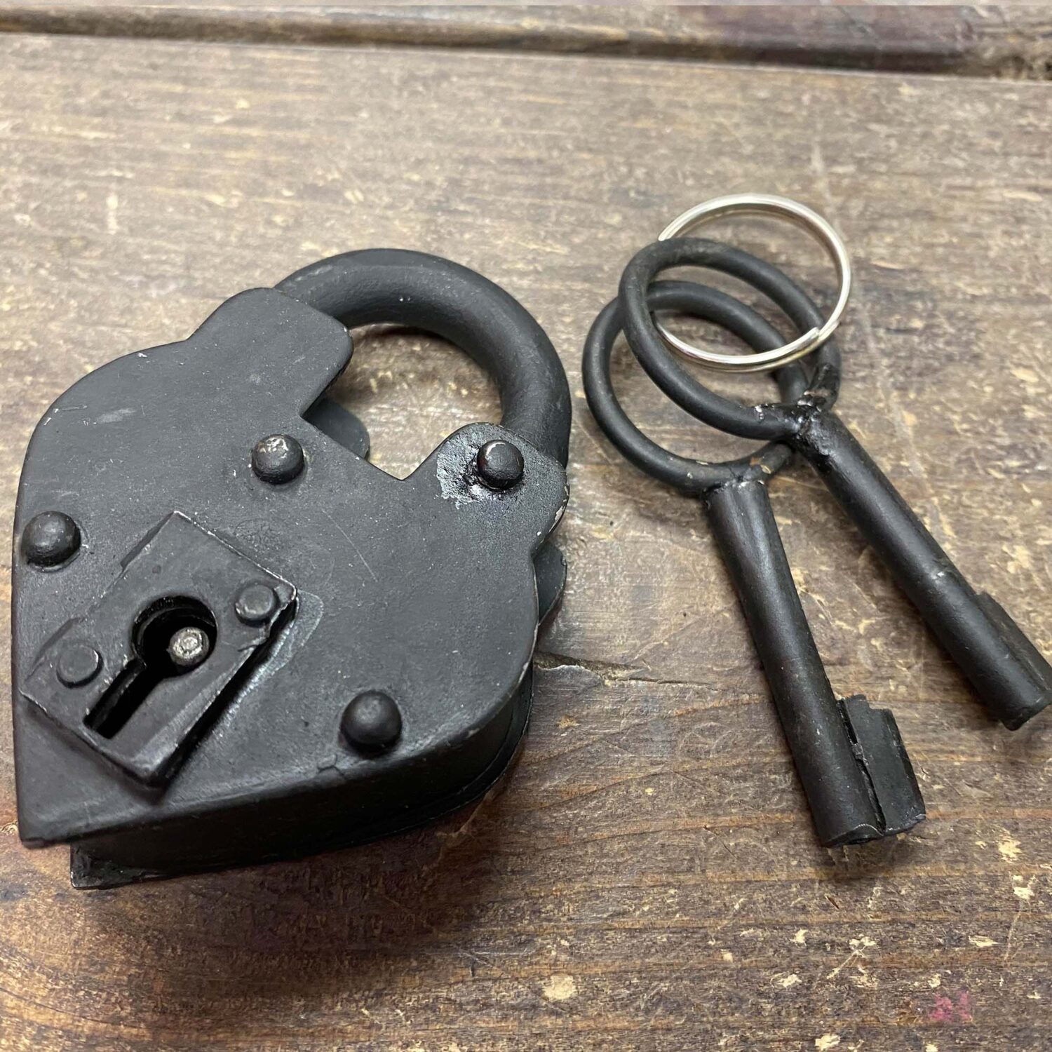 Detail Skeleton Key Padlock Nomer 42