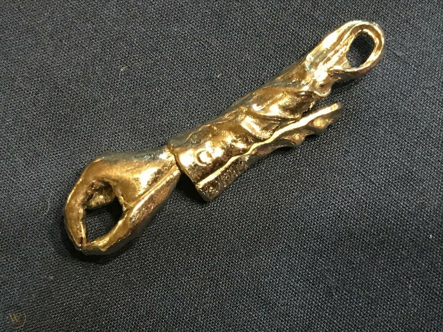 Detail Skeleton Roach Clip Nomer 13