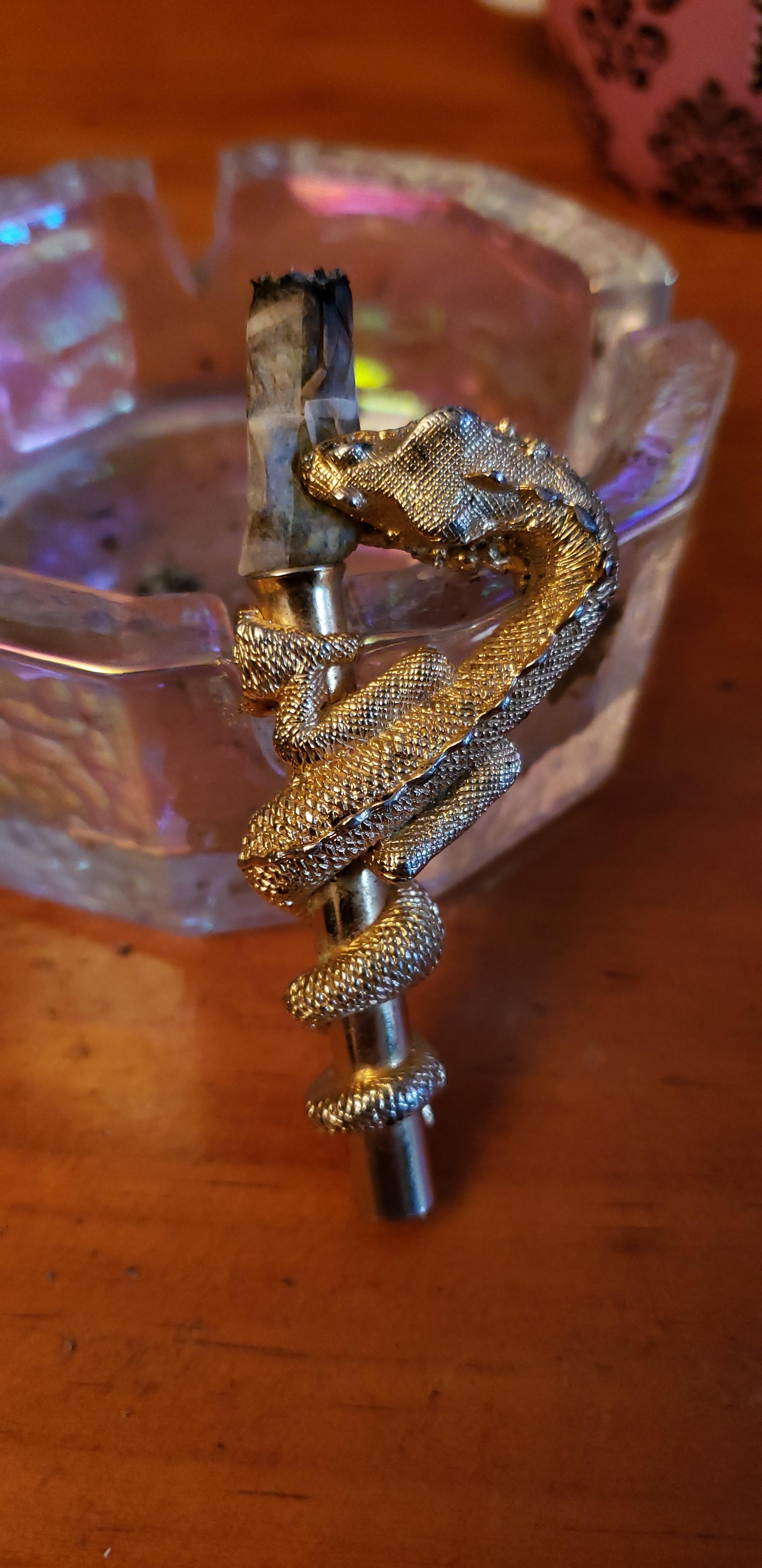 Detail Skeleton Roach Clip Nomer 28