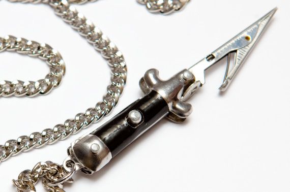 Detail Skeleton Roach Clip Nomer 35