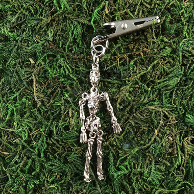Detail Skeleton Roach Clip Nomer 9