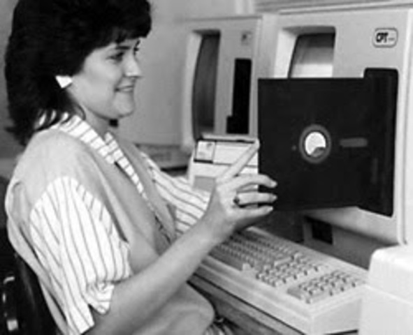 Detail When Was The First Floppy Disk Invented Nomer 13
