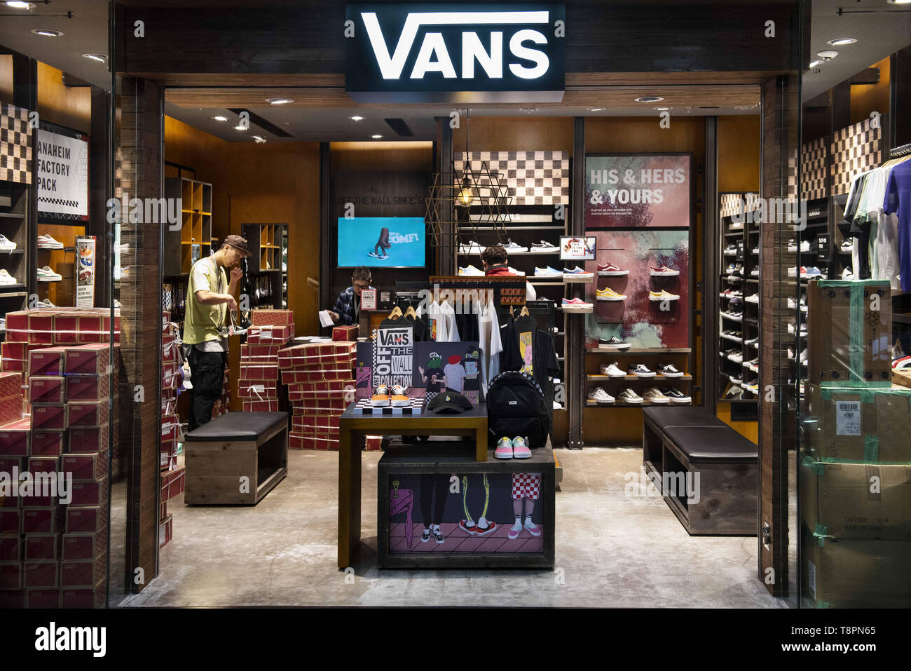 Detail Where Was The First Vans Store Nomer 43