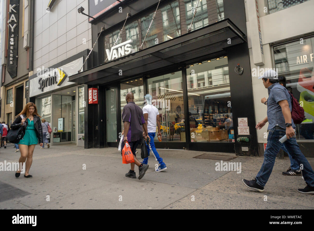 Detail Where Was The First Vans Store Nomer 54