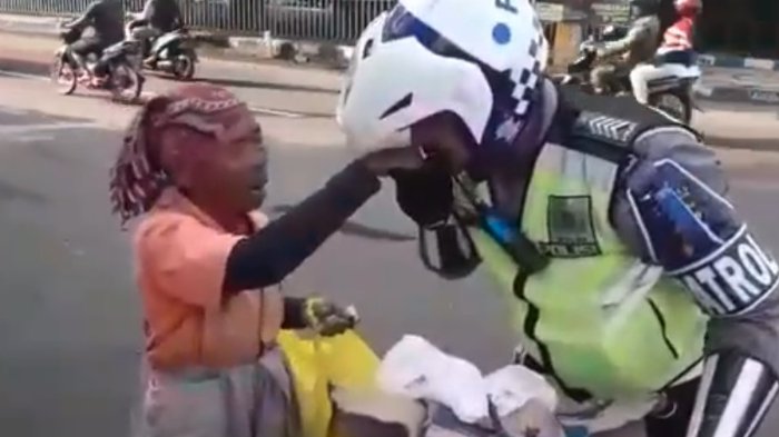 Detail Sketsa Gambar Nenek Menyeberang Jalan Nomer 21