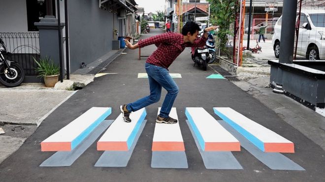 Detail Sketsa Gambar Nenek Menyeberang Jalan Pada Zebracross Nomer 31