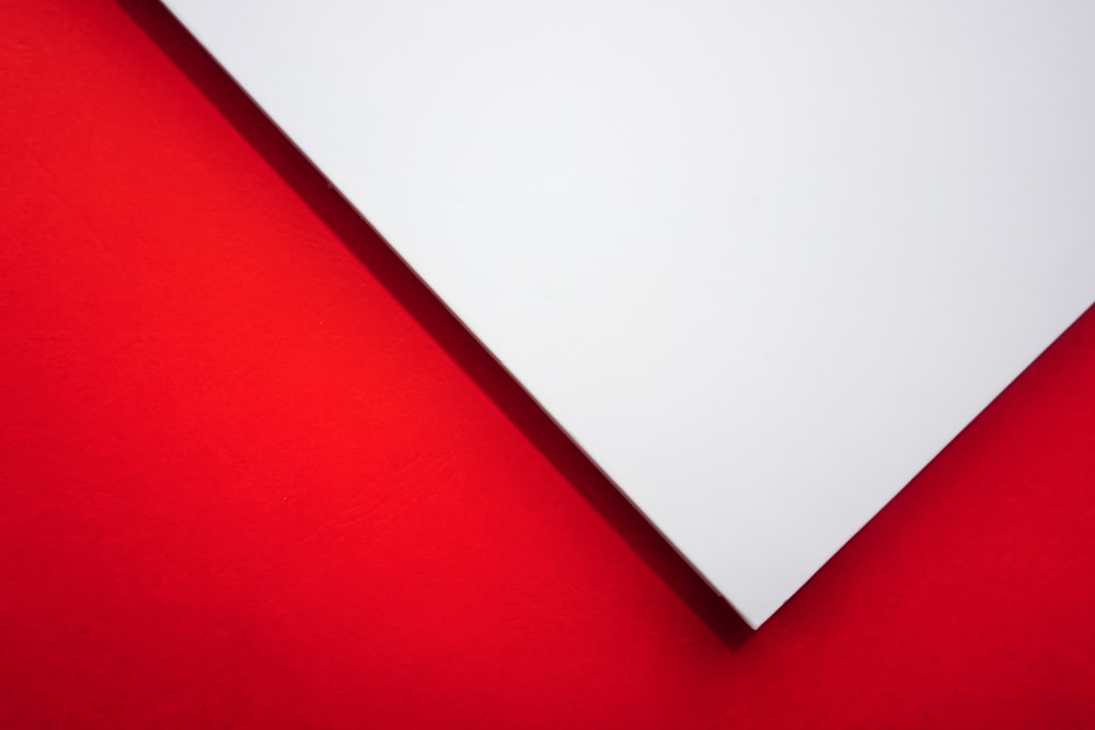 Detail White Red Wallpaper Nomer 4