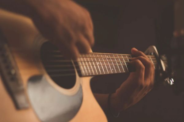 Detail Sketsa Gitar Akustik Nomer 33