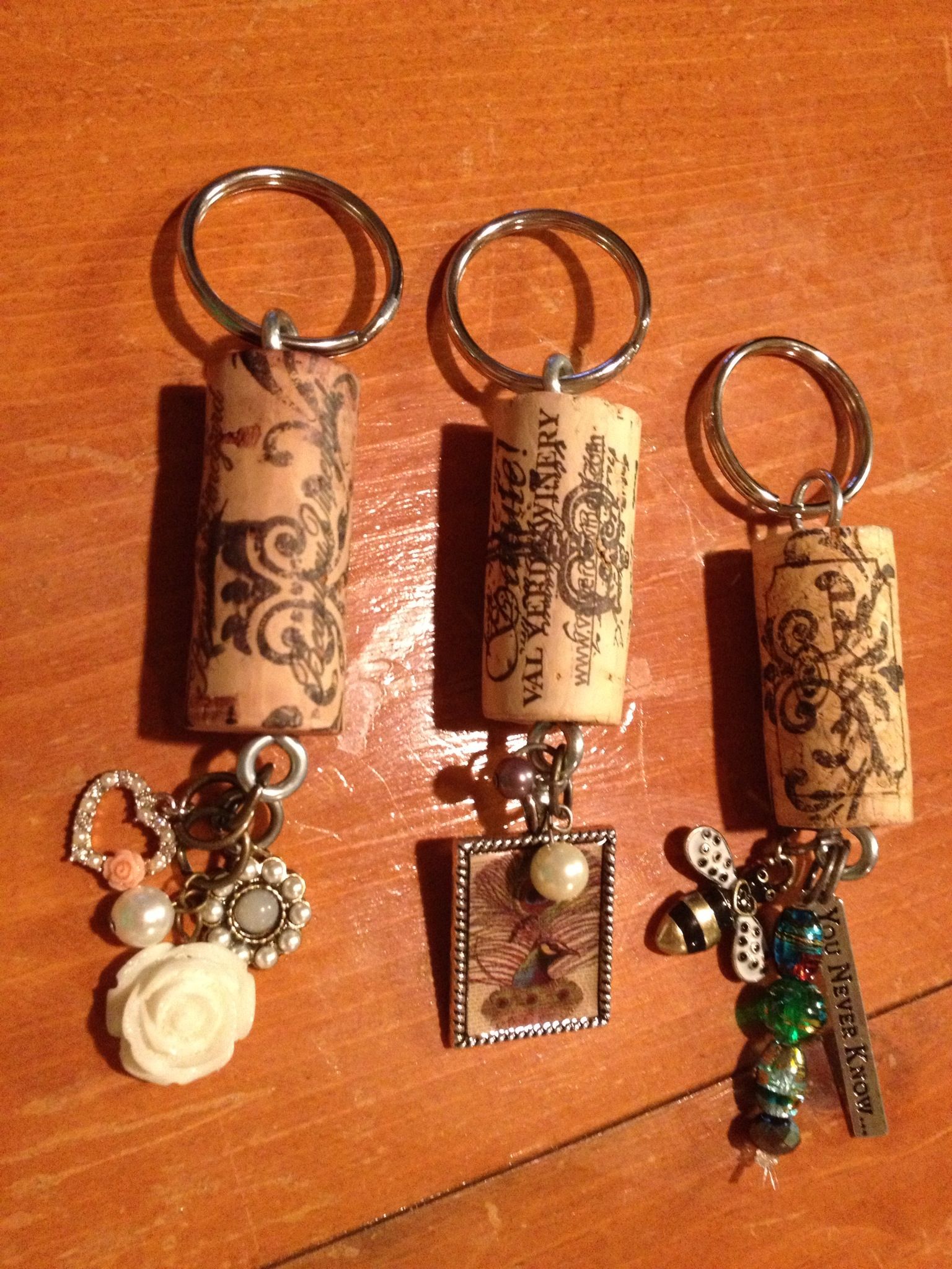 Detail Wine Cork Keychain Nomer 40