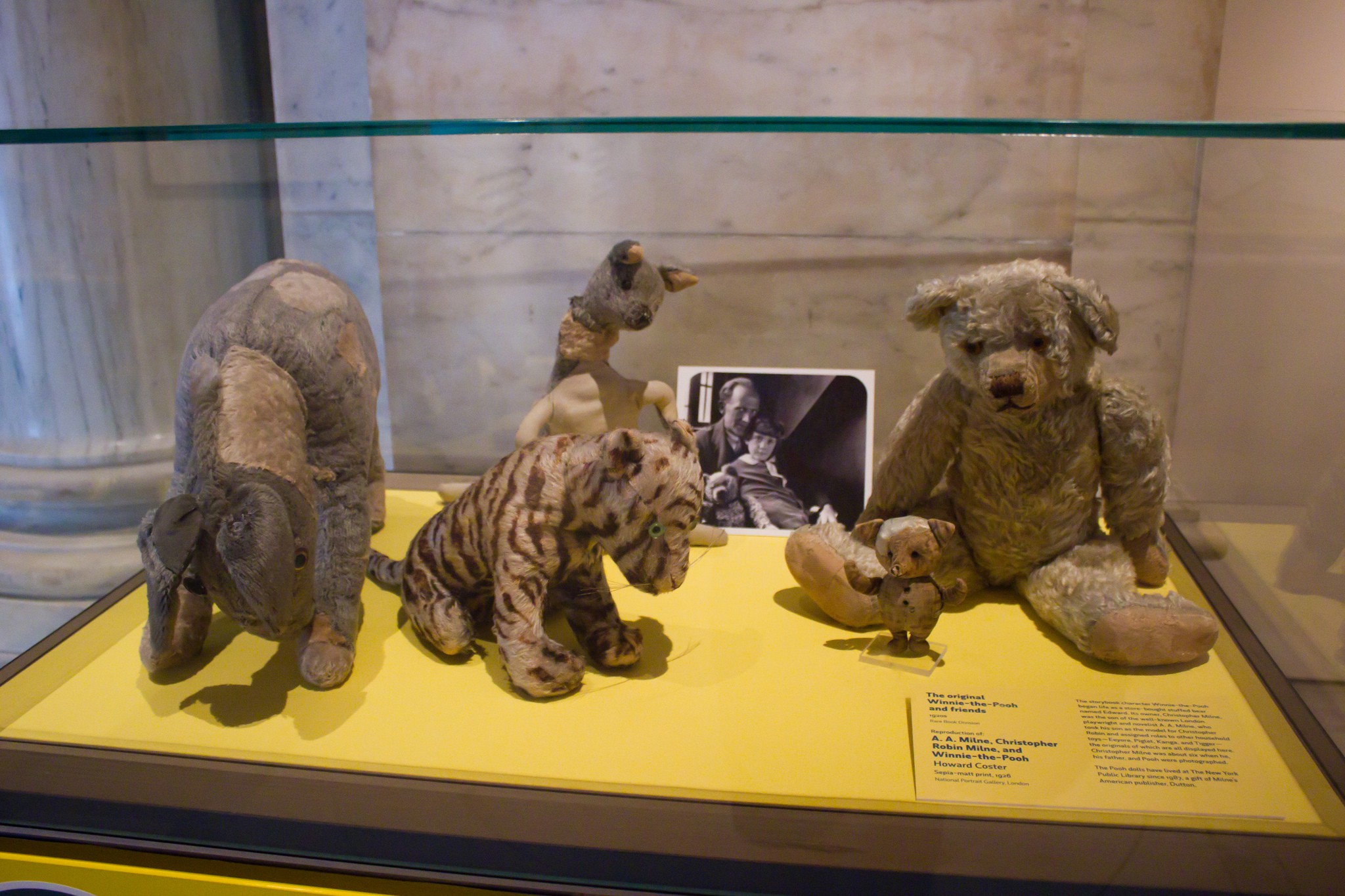 Detail Winnie The Pooh And Mickey Mouse Share Clothes Nomer 14