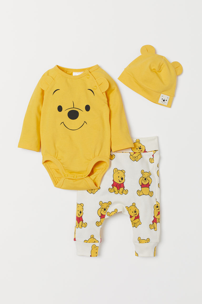Detail Winnie The Pooh And Mickey Mouse Share Clothes Nomer 19
