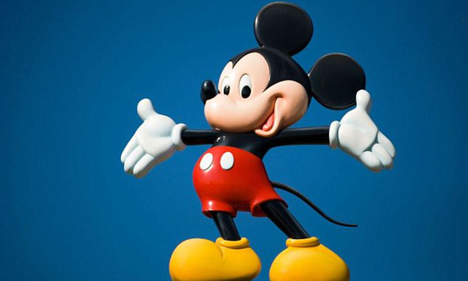Detail Winnie The Pooh And Mickey Mouse Share Clothes Nomer 24
