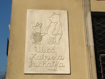 Detail Winnie The Pooh And Mickey Mouse Share Clothes Nomer 39