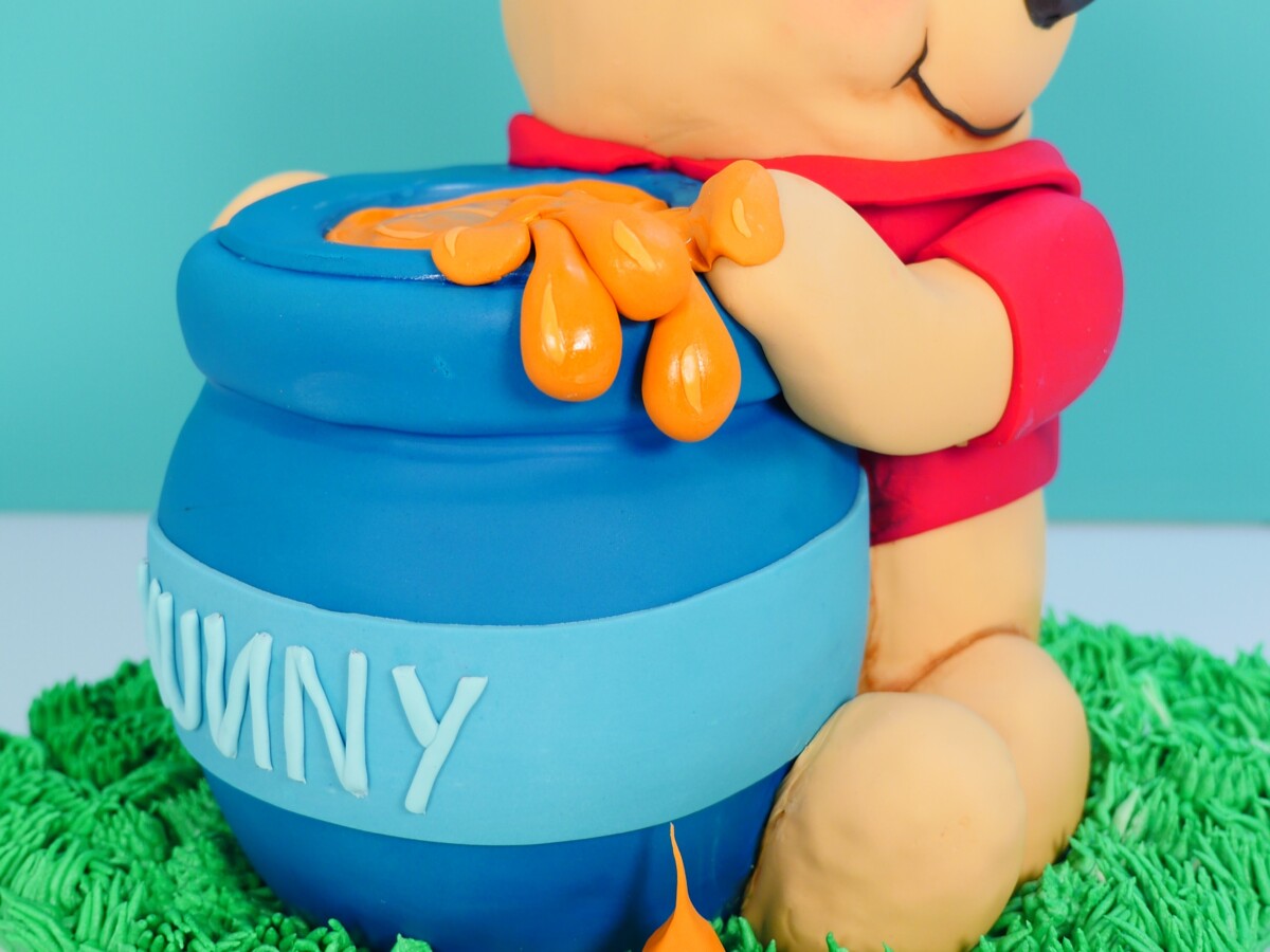 Detail Winnie The Pooh Cake Designs Nomer 17