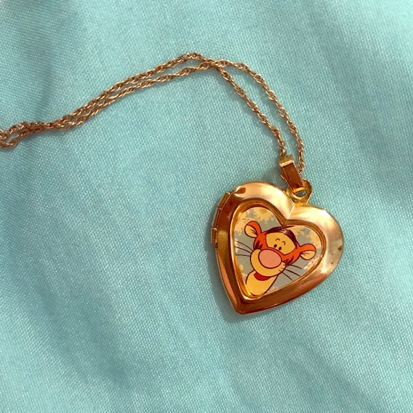 Detail Winnie The Pooh Locket Nomer 25