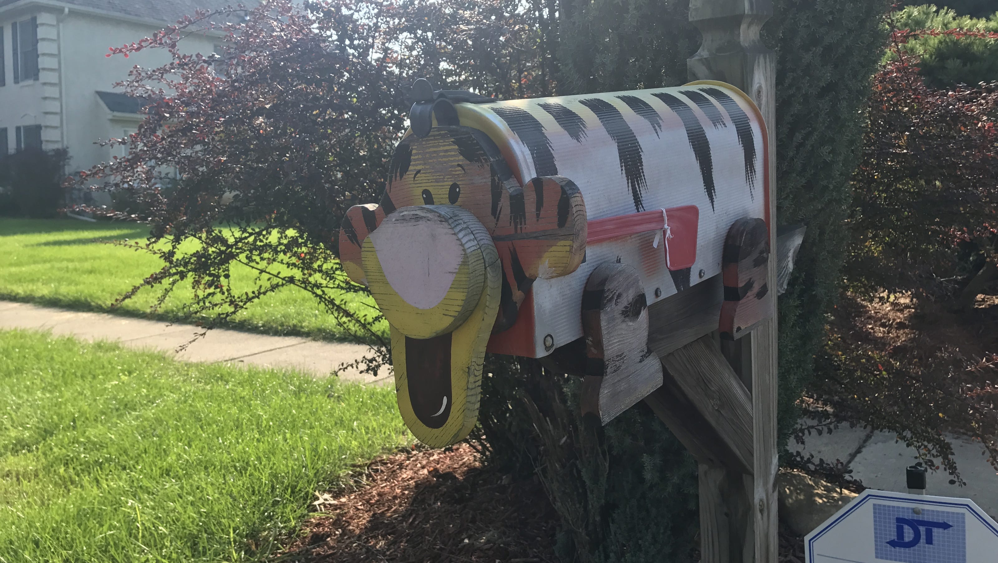 Detail Winnie The Pooh Mailbox Nomer 28