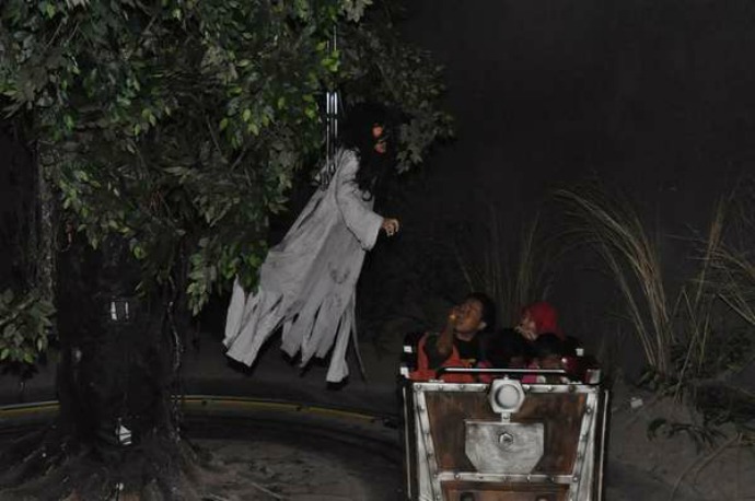 Detail Wisata Rumah Hantu Nomer 18