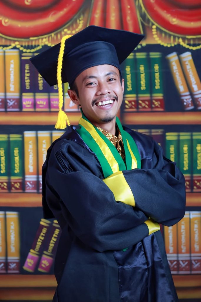 Detail Wisuda Laki Laki Nomer 20