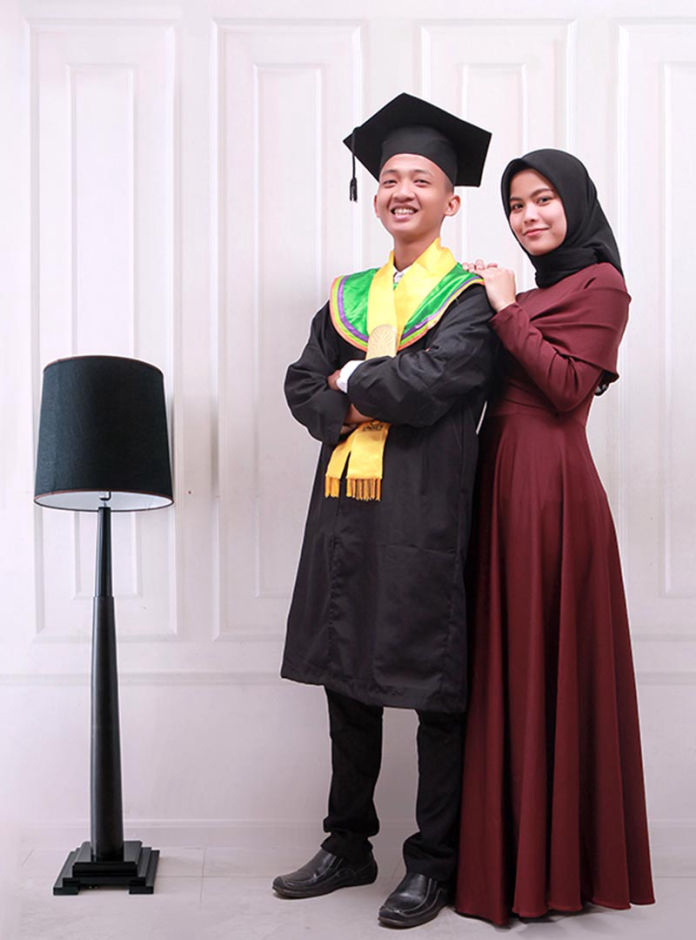 Detail Wisuda Laki Laki Nomer 23