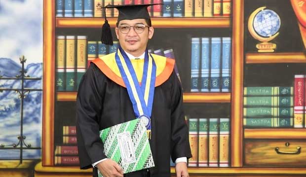 Detail Wisuda Laki Laki Nomer 52