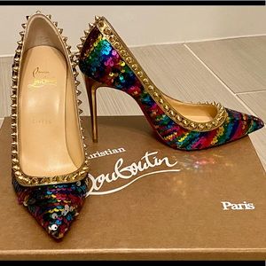 Detail Wonder Woman Christian Louboutin Shoes Nomer 11