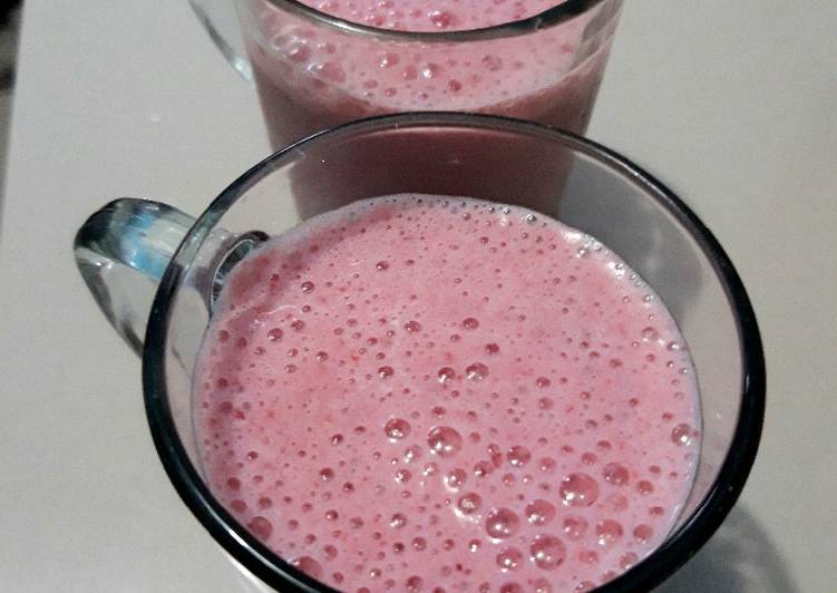 Detail Smoothies Pisang Strawberry Nomer 23